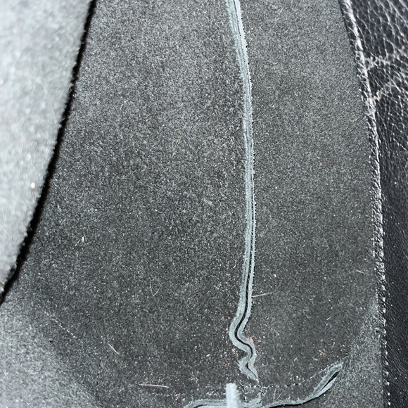 Portland Leather Classic Black Tote - Picture 7 of 7